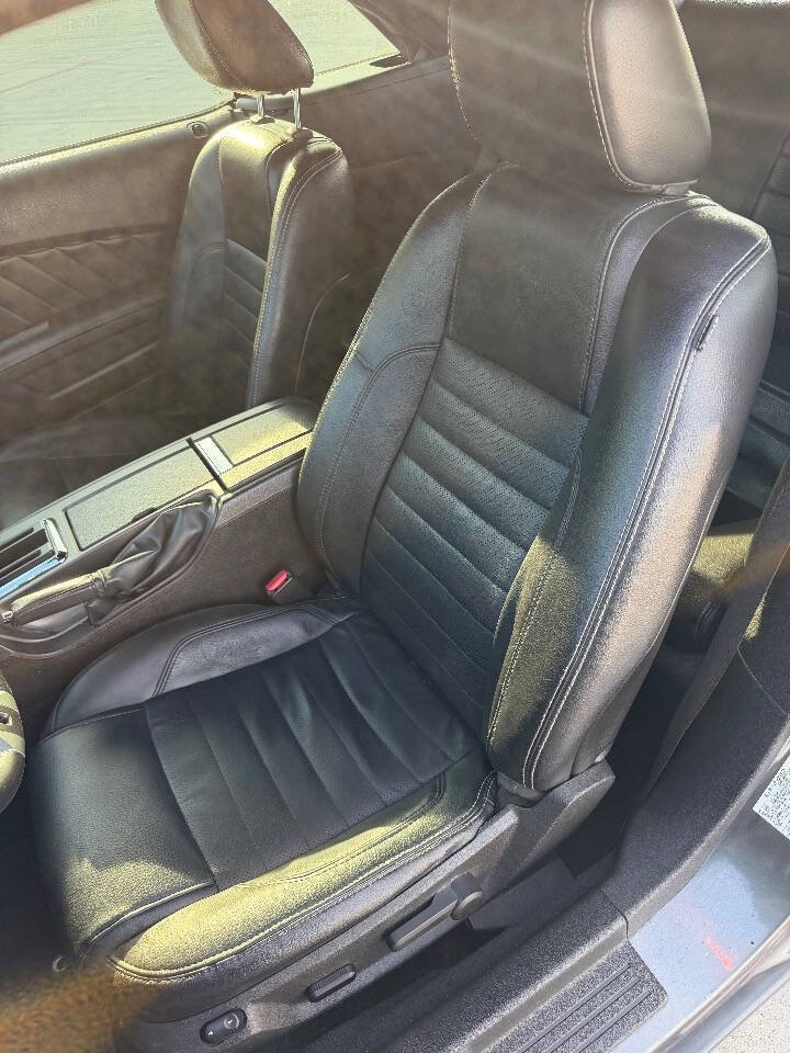 Used 2010 Ford Mustang Premium image 6