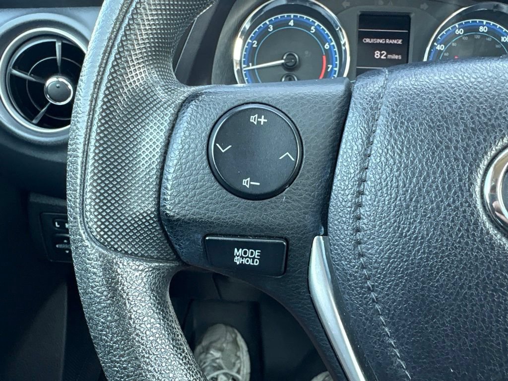 Used 2017 Toyota Corolla LE FWD image 19