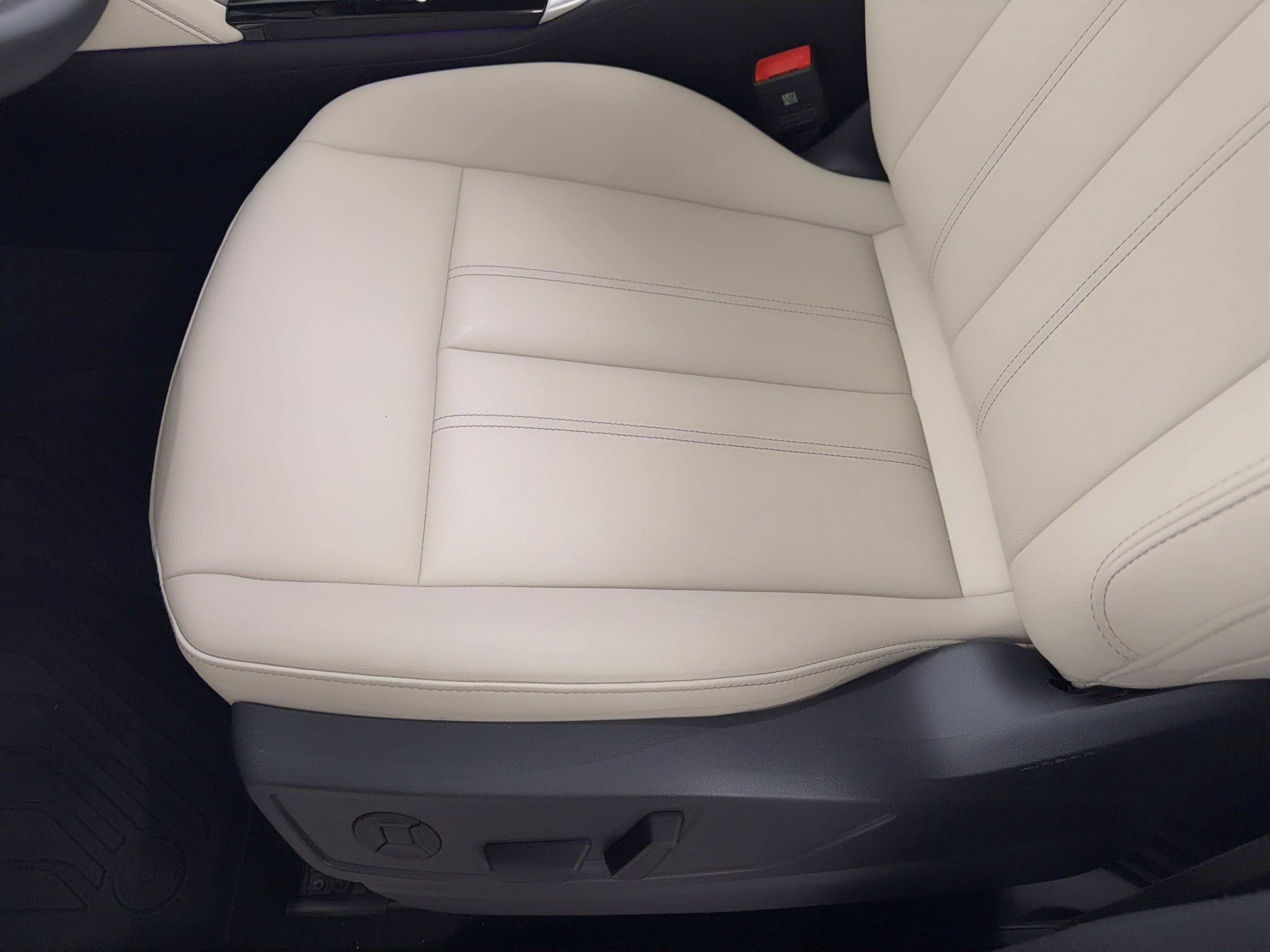 Used 2025 Audi Q5 Premium w/ Convenience Package image 16