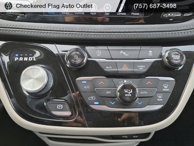 Used 2018 Chrysler Pacifica Limited image 35