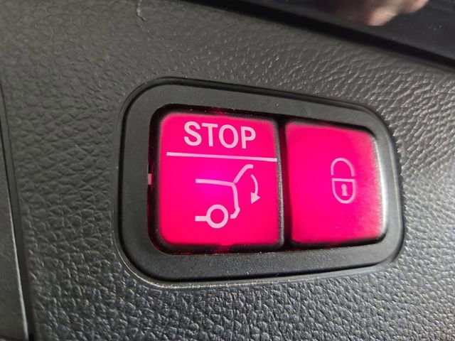 Used 2018 Mercedes-Benz GLC 300 4MATIC image 33