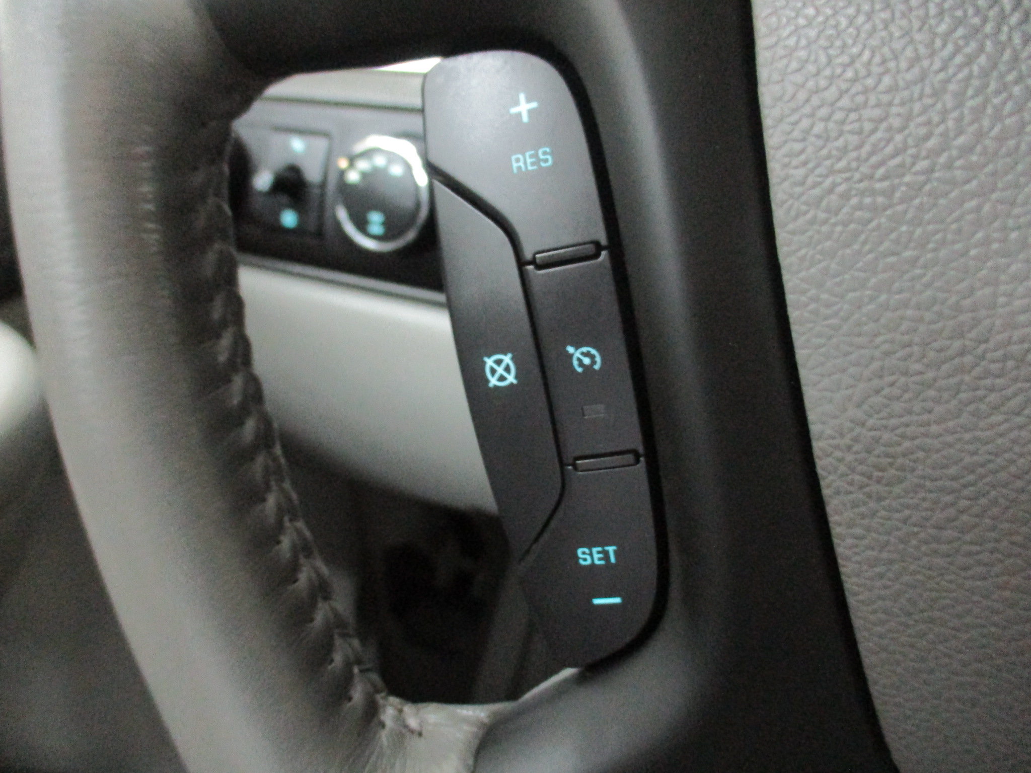 Used 2007 Chevrolet Suburban 2500 LT w/ LT Preferred Equipment Group AWD/4WD image 24