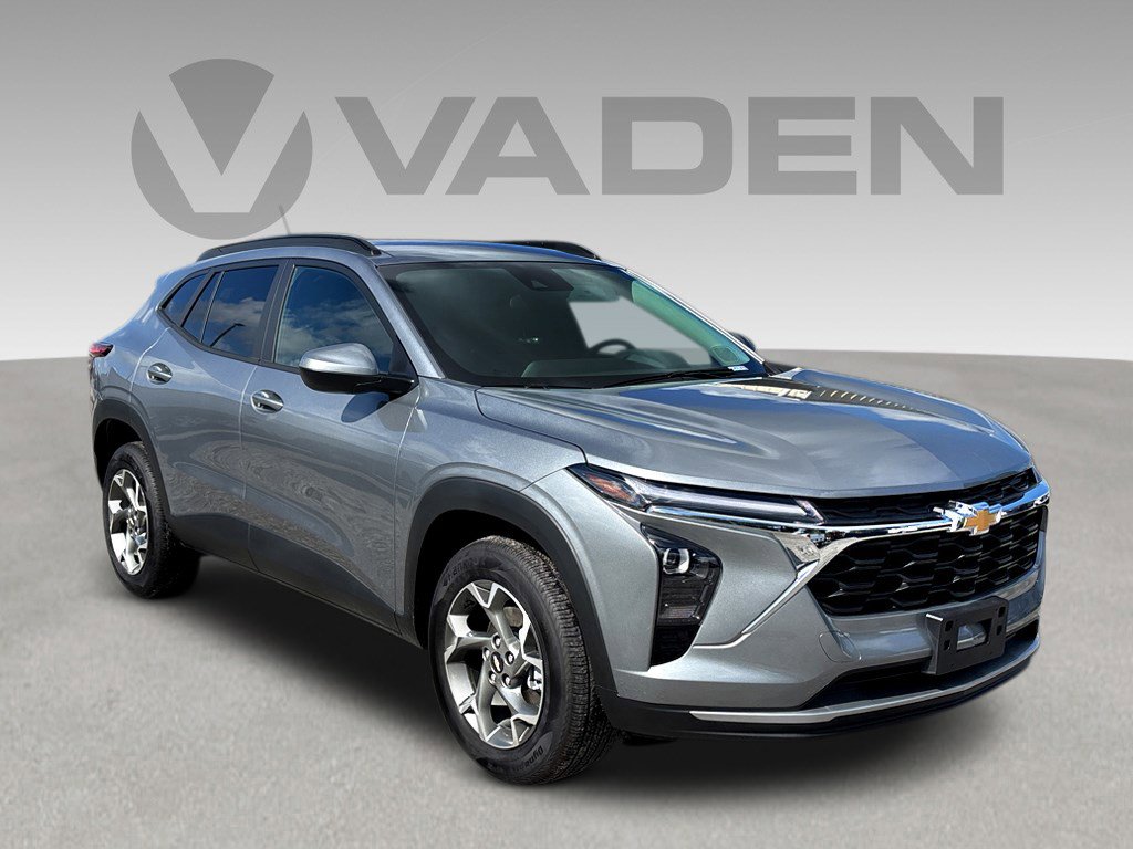 Certified 2025 Chevrolet Trax LT w/ Driver Confidence Package
