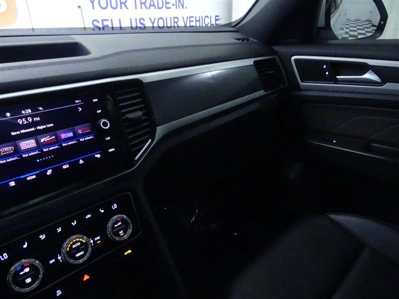 Used 2022 Volkswagen Atlas Cross Sport SEL R-Line AWD/4WD image 17