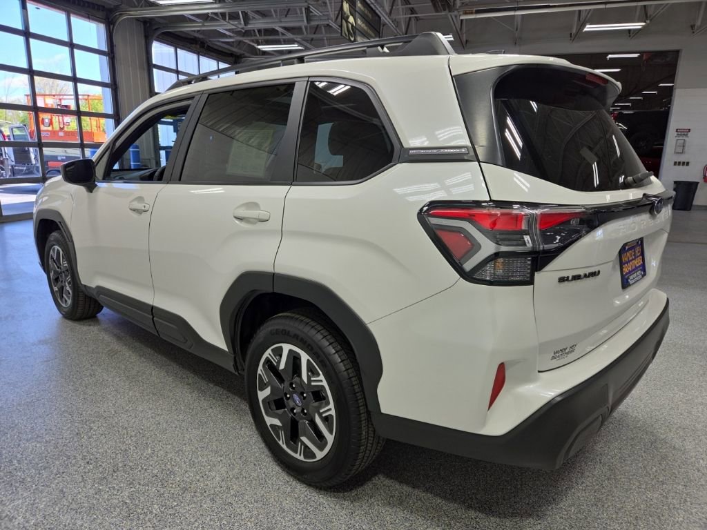 Used 2025 Subaru Forester Premium AWD/4WD image 5