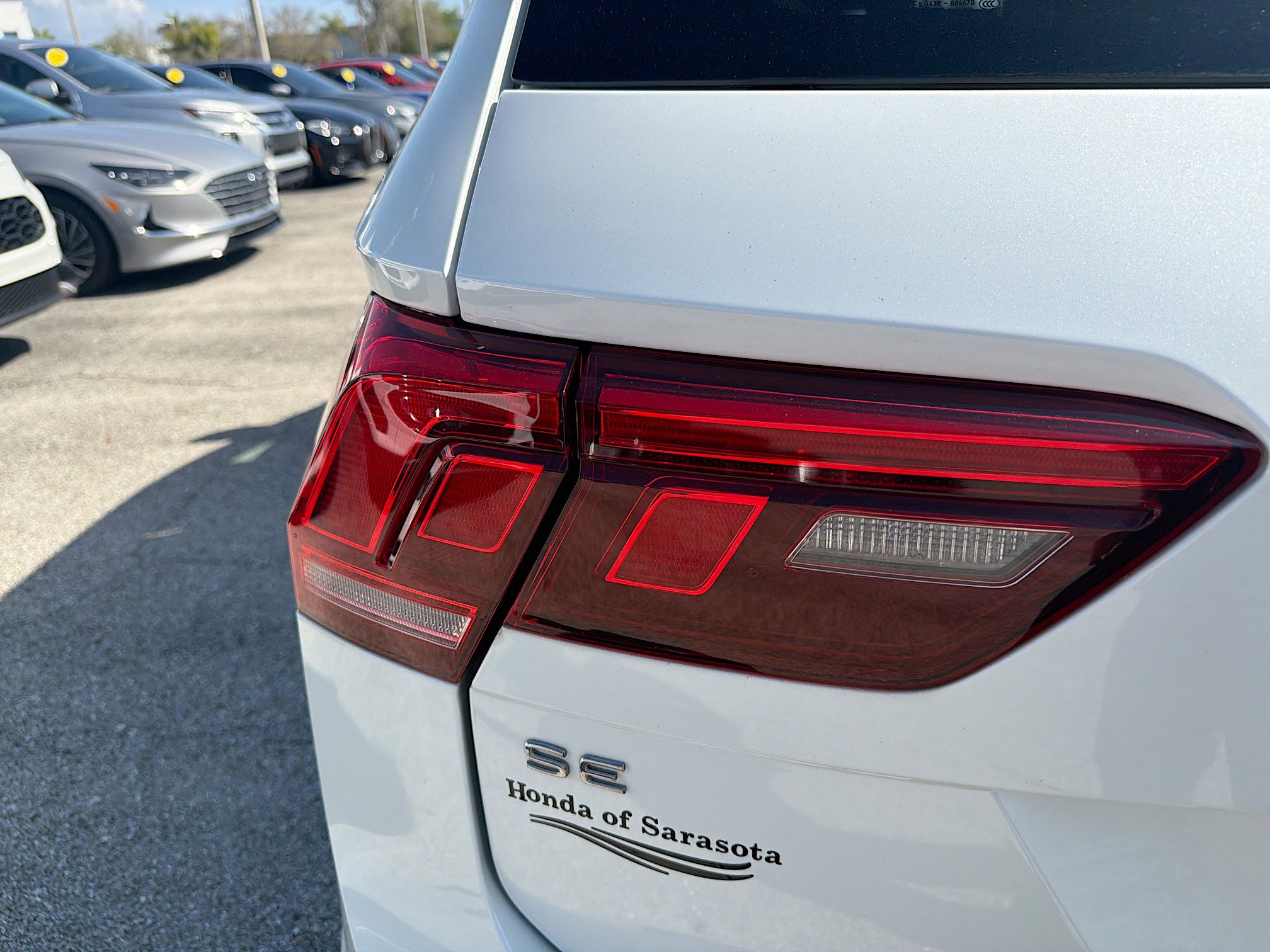 Used 2023 Volkswagen Tiguan SE R-Line image 11