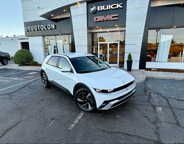 Used 2025 Hyundai Ioniq 5 SE image 3