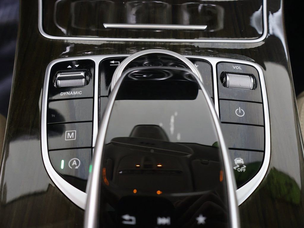 Used 2017 Mercedes-Benz GLC 300 4MATIC image 3