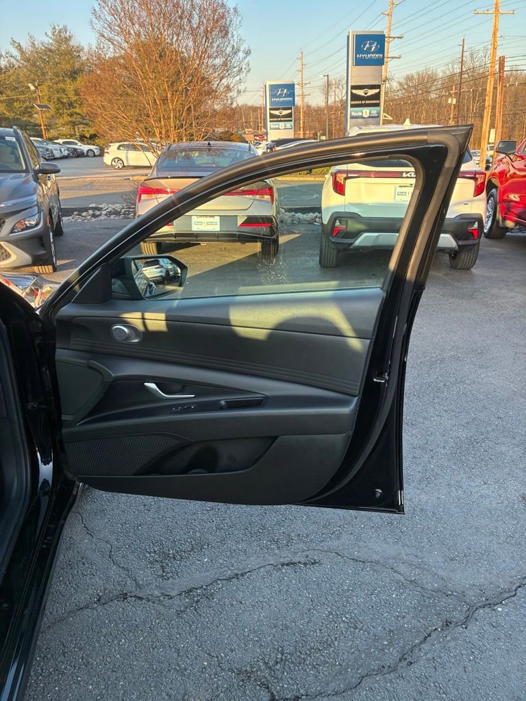 Used 2023 Hyundai Elantra SEL image 42
