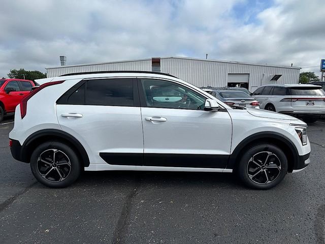 New 2025 Kia Niro LX image 6
