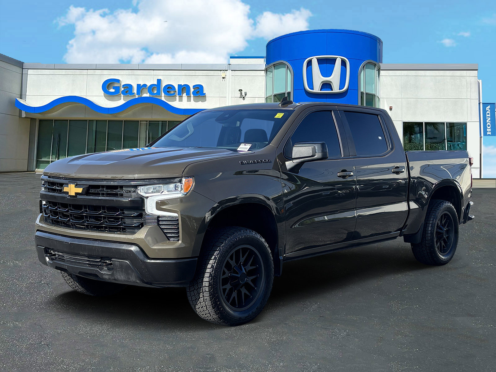 Used 2023 Chevrolet Silverado 1500 LT AWD/4WD image 3