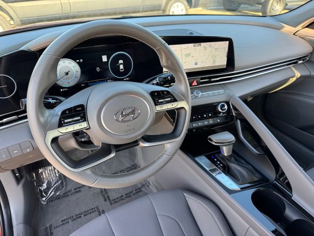 Used 2023 Hyundai Elantra SEL w/ Convenience Package FWD image 3