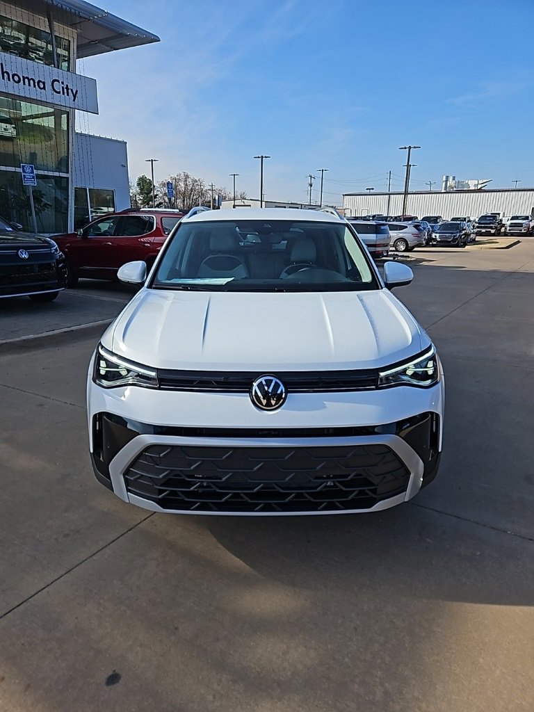 New 2026 Volkswagen Taos SE image 2