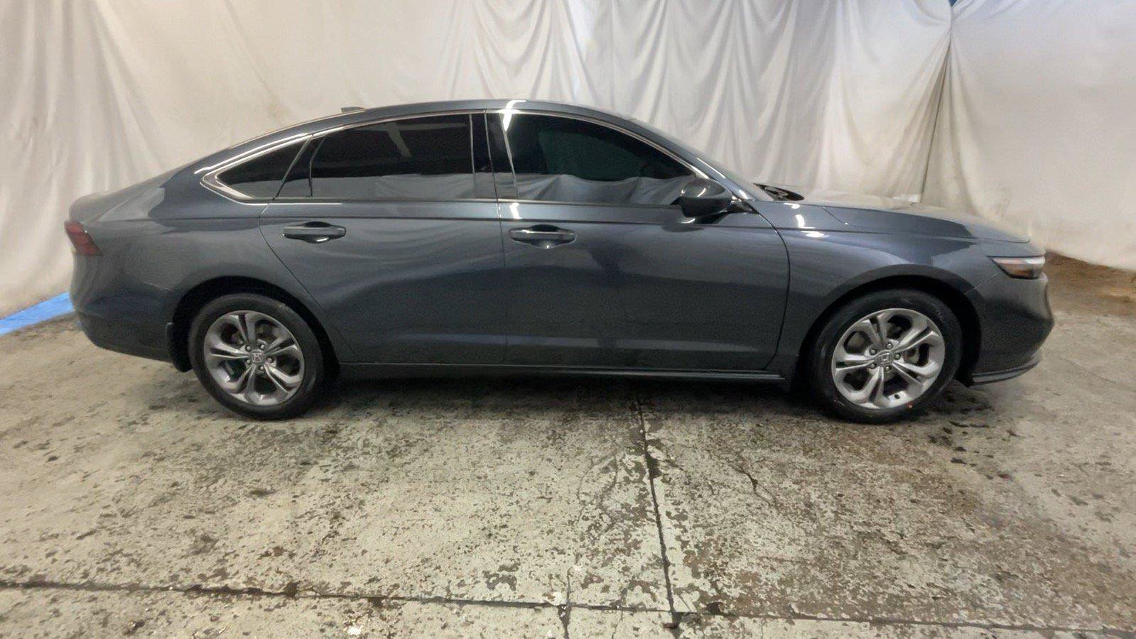 Used 2023 Honda Accord EX image 5