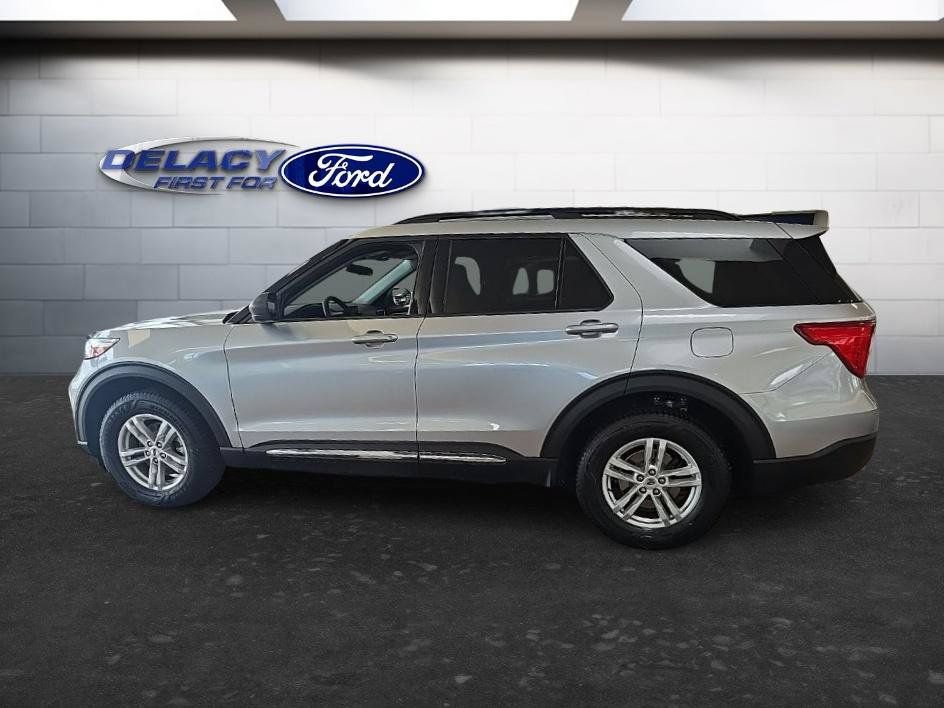 Used 2023 Ford Explorer XLT w/ Equipment Group 202A AWD/4WD image 3