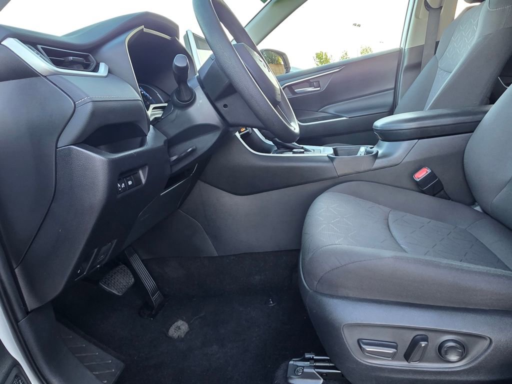 Used 2024 Toyota RAV4 XLE image 27