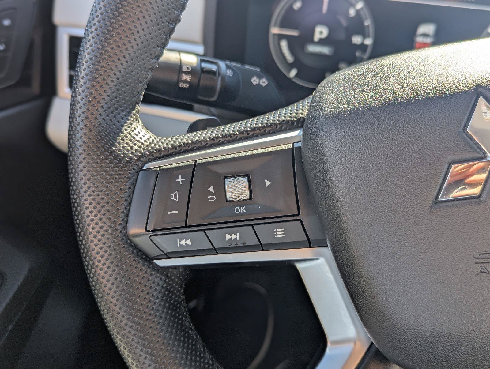 Used 2023 Mitsubishi Outlander SEL AWD/4WD image 19