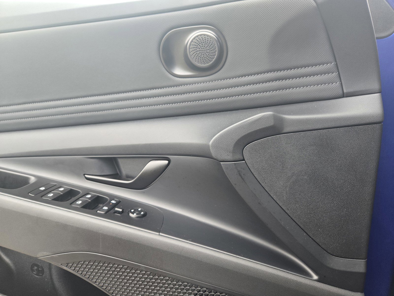 Used 2025 Hyundai Elantra SEL w/ Cargo Package image 16