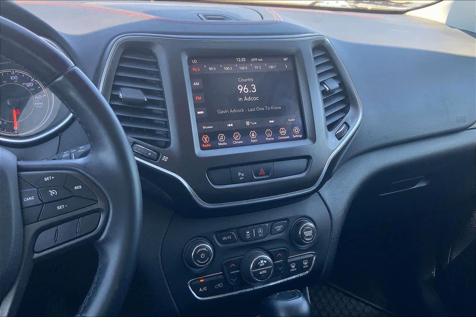 Used 2020 Jeep Cherokee Trailhawk AWD/4WD image 7