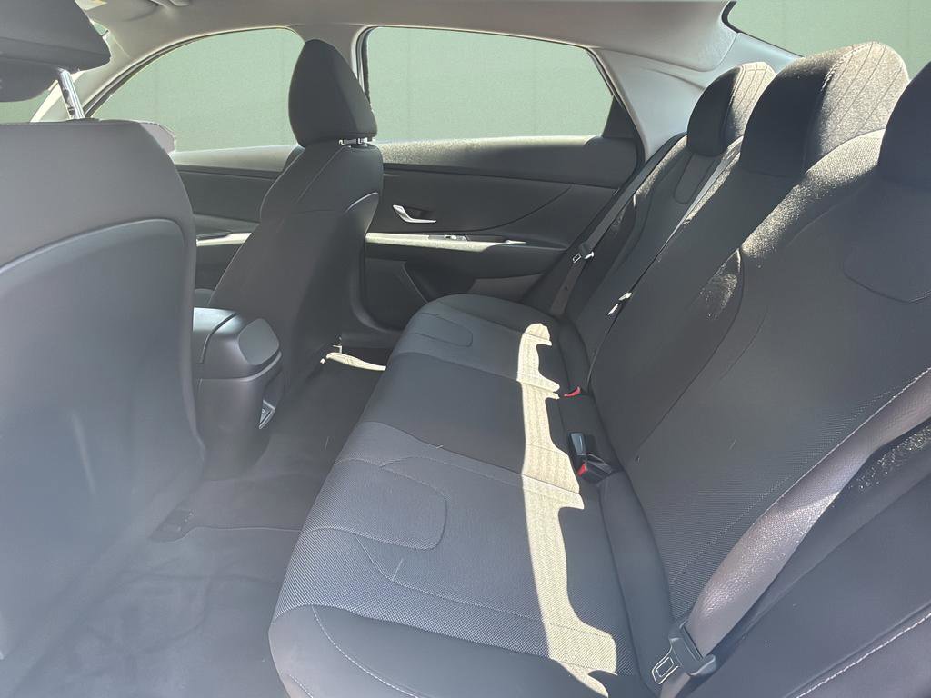 Used 2025 Hyundai Elantra SE FWD image 16