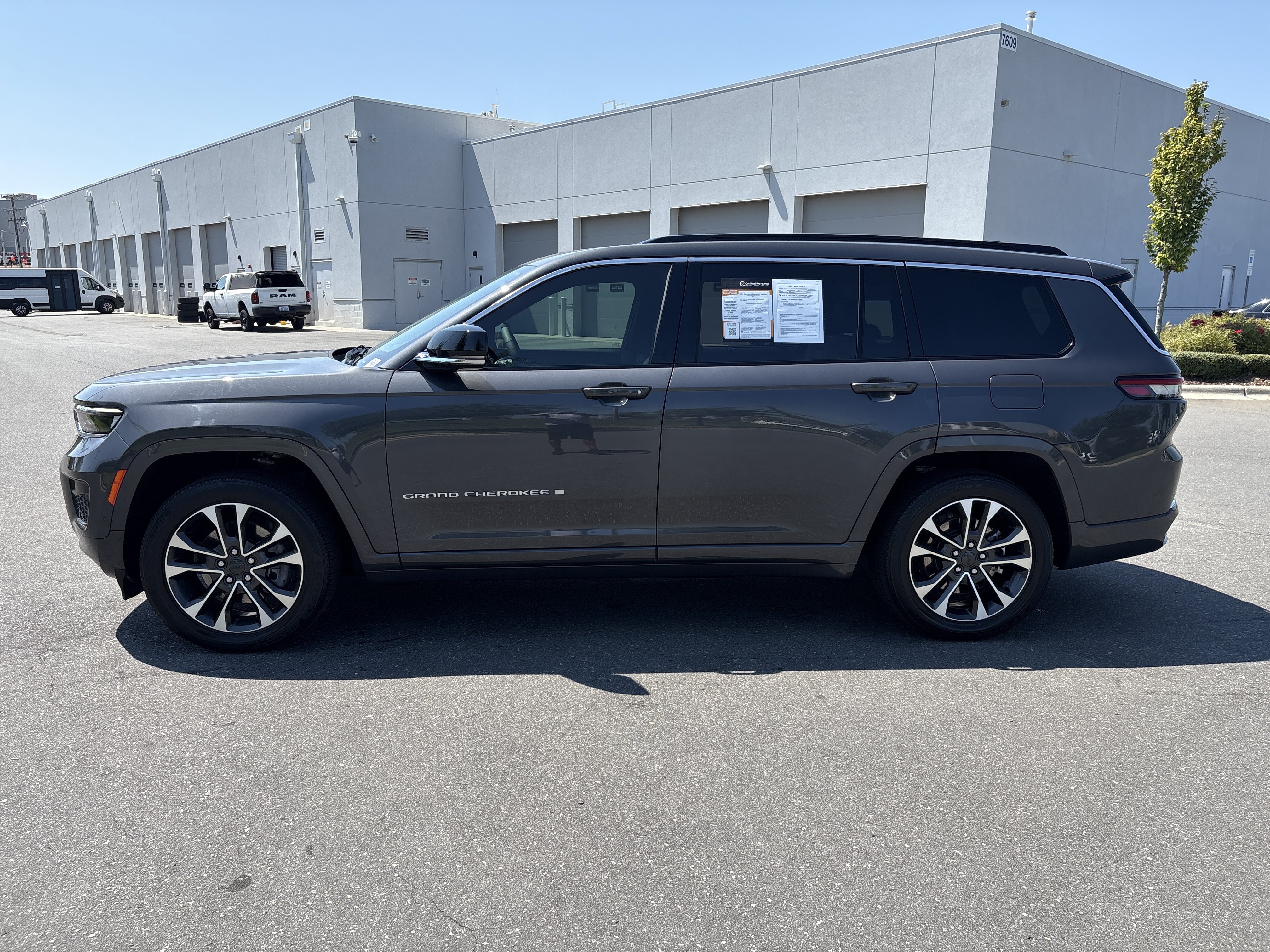 Used 2024 Jeep Grand Cherokee L Overland w/ Luxury Tech Group IV AWD/4WD image 6