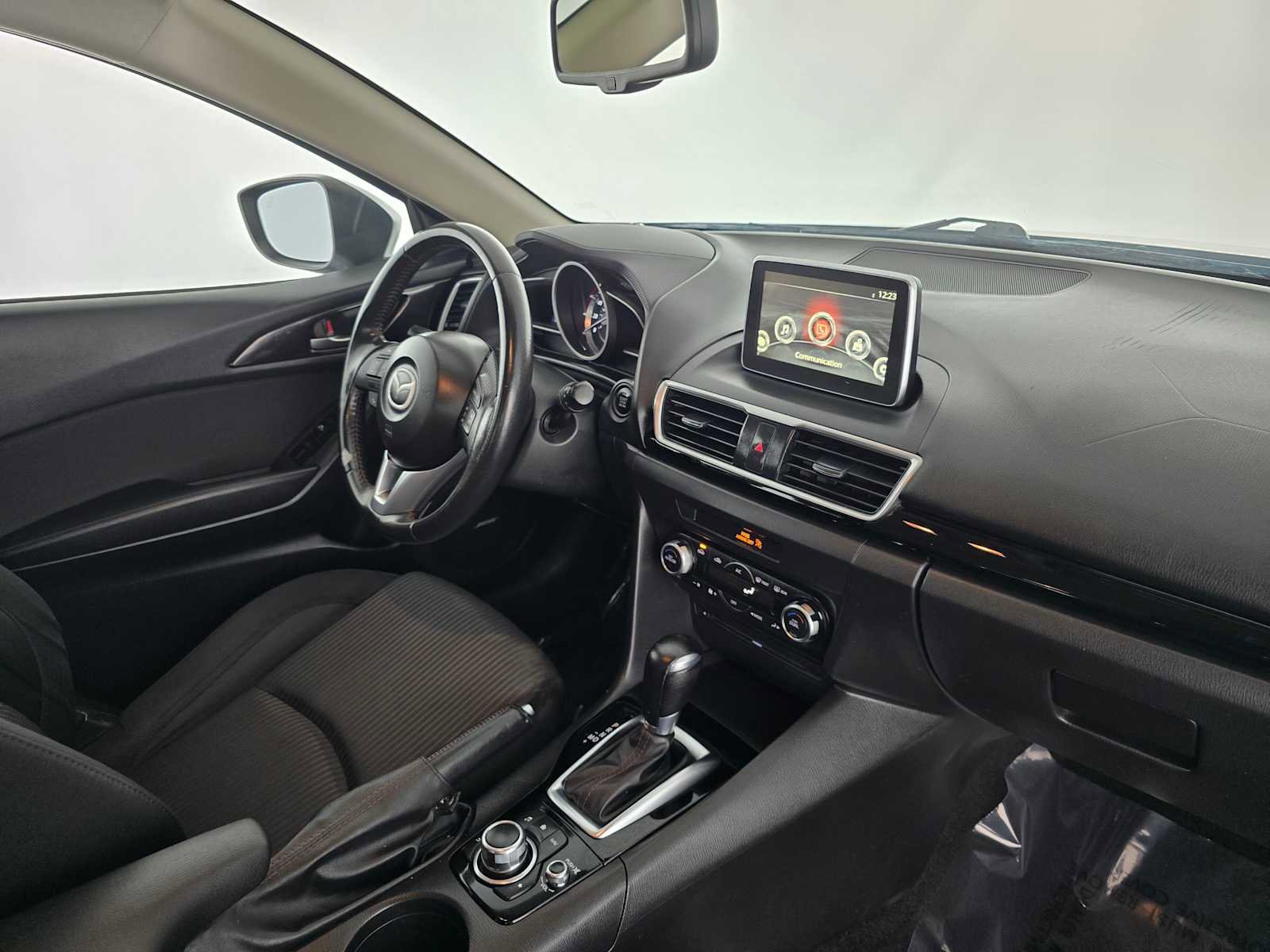Used 2016 MAZDA MAZDA3 i Touring w/ Popular Equipment Package image 11