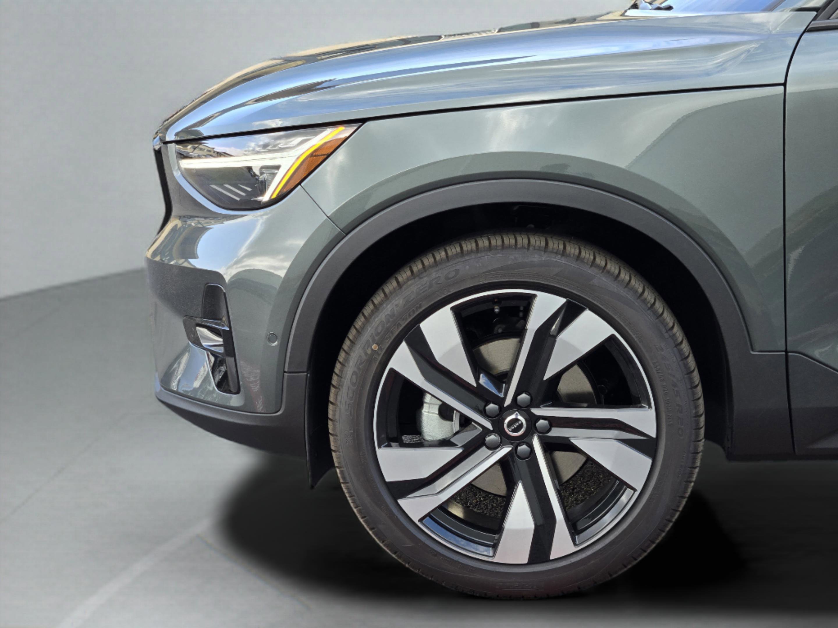 New 2026 Volvo XC40 B5 Ultra w/ Protection Package Premier AWD/4WD image 29