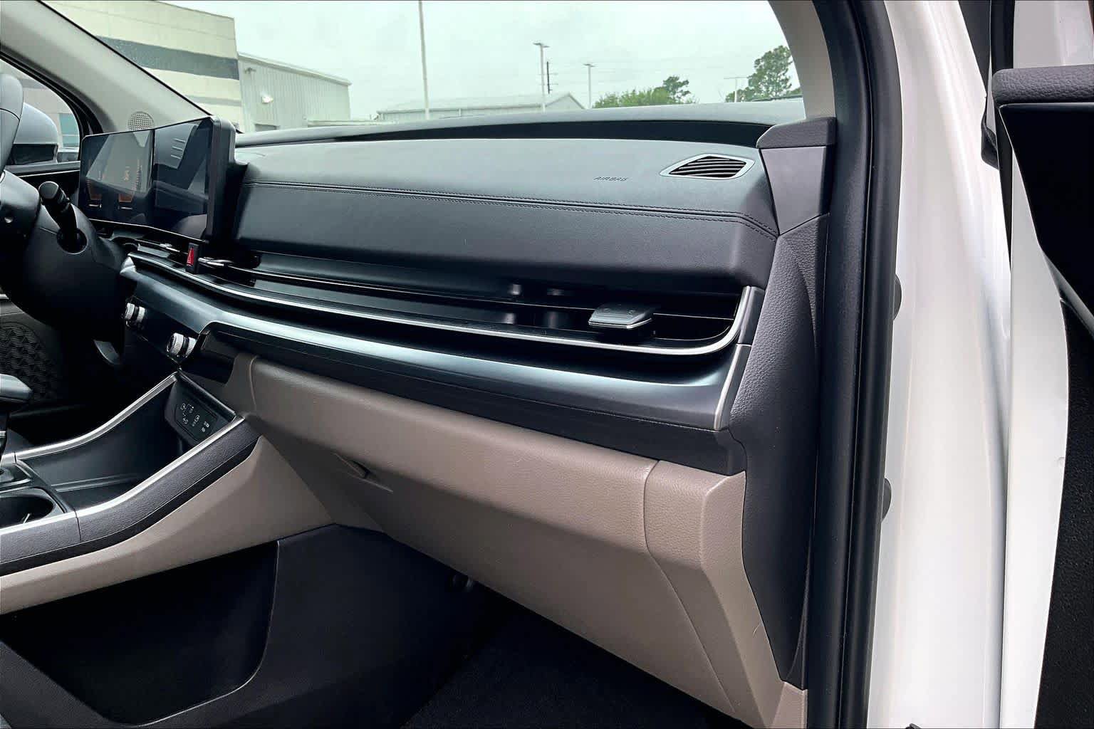 Certified 2026 Kia Carnival FWD image 17