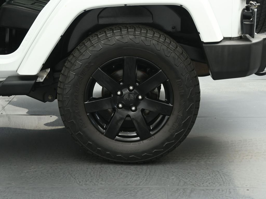 Used 2016 Jeep Wrangler Unlimited Sahara w/ Connectivity Group image 19