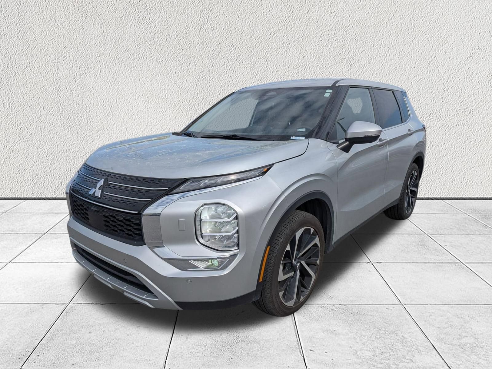 Used 2024 Mitsubishi Outlander SE image 9