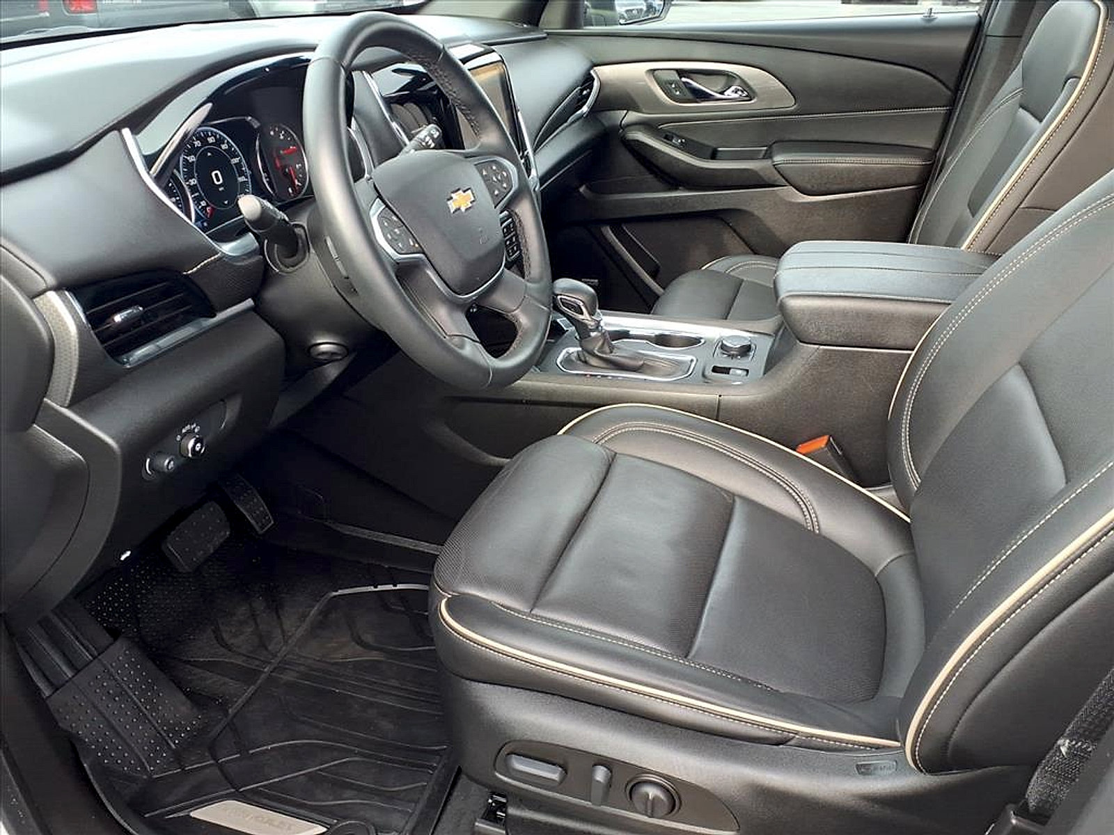 Certified 2023 Chevrolet Traverse Premier w/ LPO, Floor Liner Package image 22