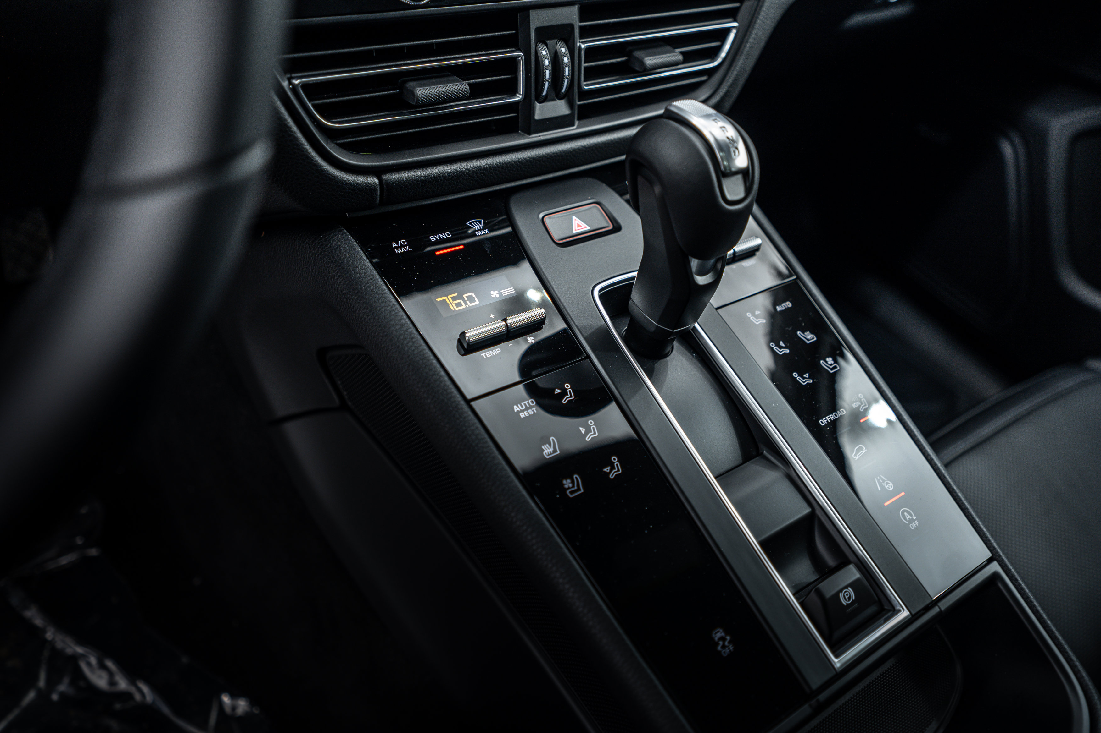 Certified 2026 Porsche Macan AWD/4WD image 15