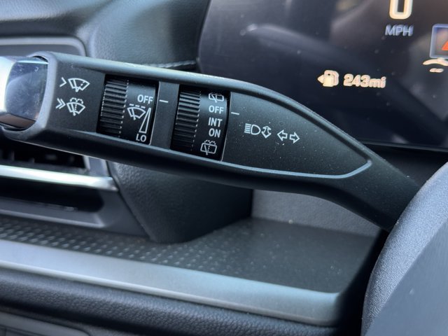 Used 2025 Chevrolet Traverse LT FWD image 21