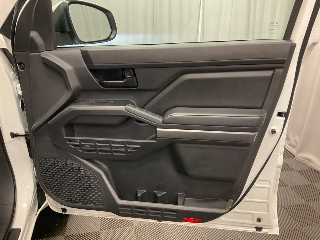 Used 2025 Toyota Tacoma SR5 AWD/4WD image 28