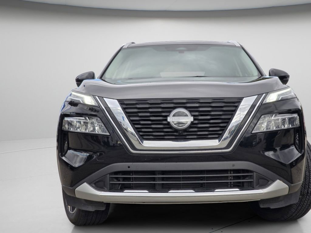 Used 2023 Nissan Rogue Platinum image 3