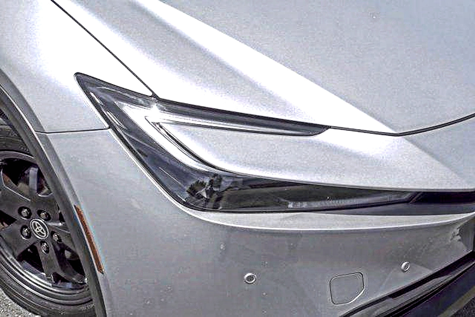 Used 2024 Toyota Prius LE FWD image 3