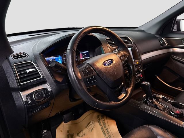 Used 2016 Ford Explorer XLT w/ Equipment Group 202A image 10
