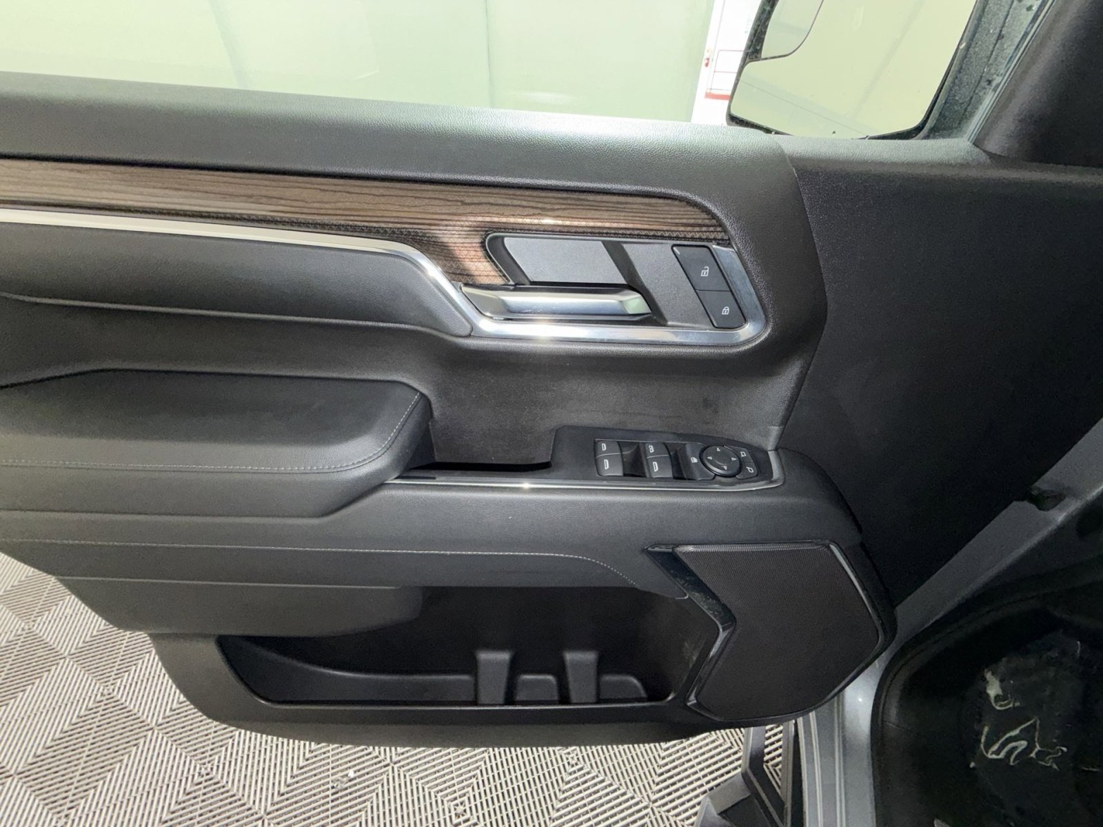 Used 2024 Chevrolet Silverado 1500 LT image 15