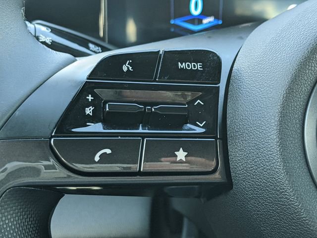 Used 2025 Hyundai Elantra SEL image 17