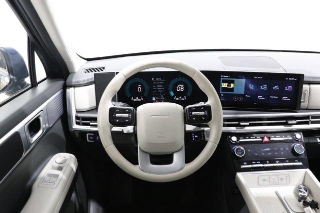 Used 2025 Hyundai Santa Fe SEL FWD image 13