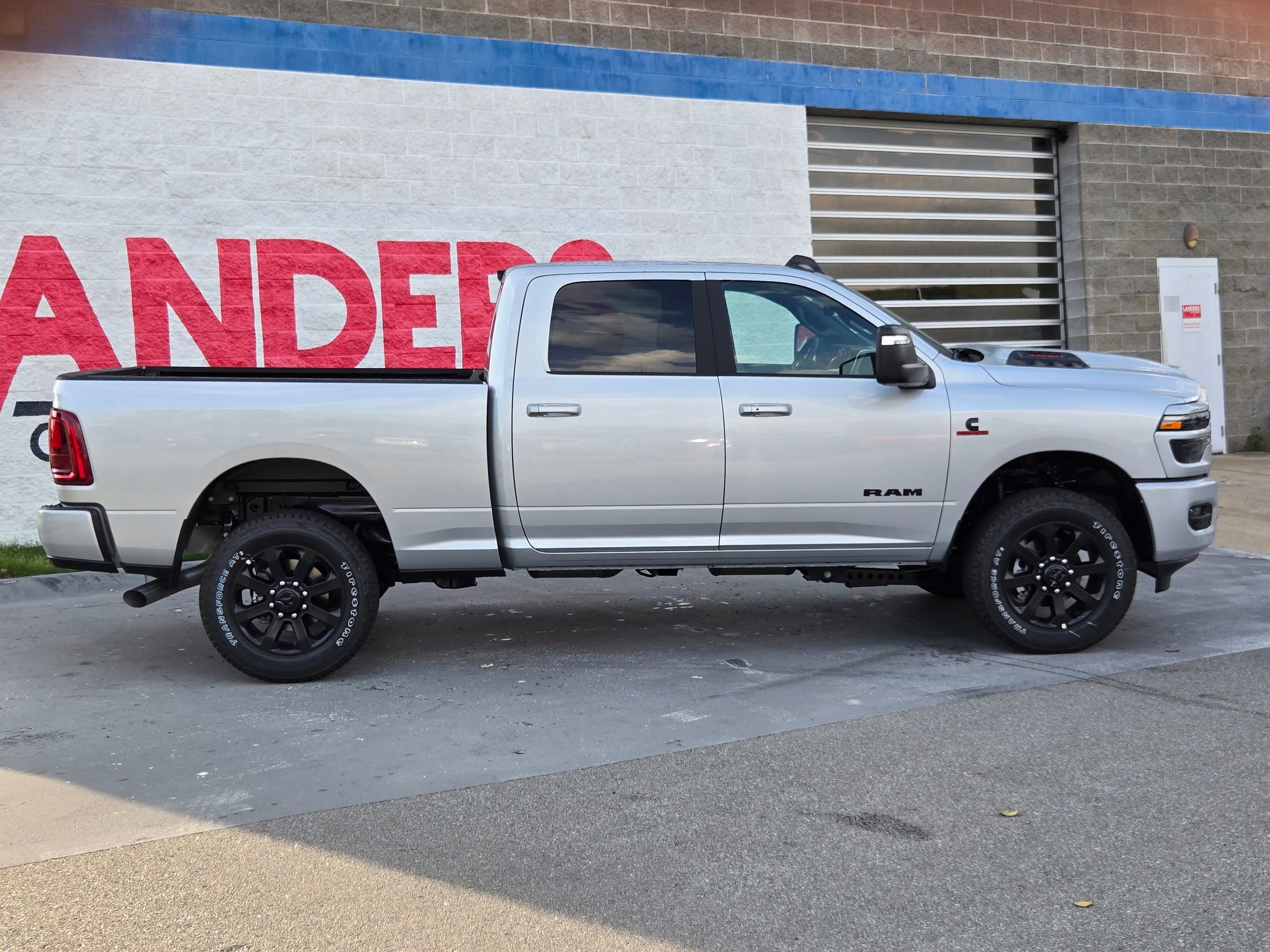 New 2026 RAM 2500 Laramie AWD/4WD image 8