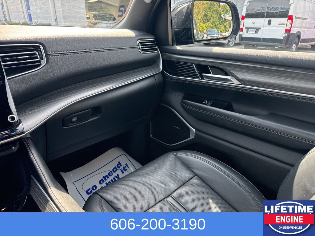 Used 2024 Jeep Wagoneer Series II w/ Flexible Seating Group image 21