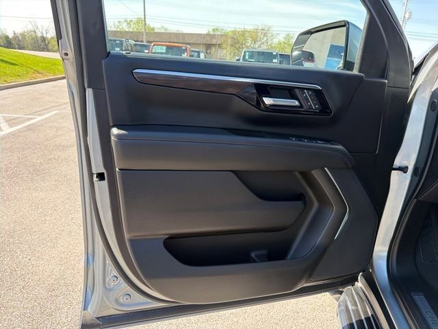 Used 2025 Chevrolet Tahoe LT AWD/4WD image 23