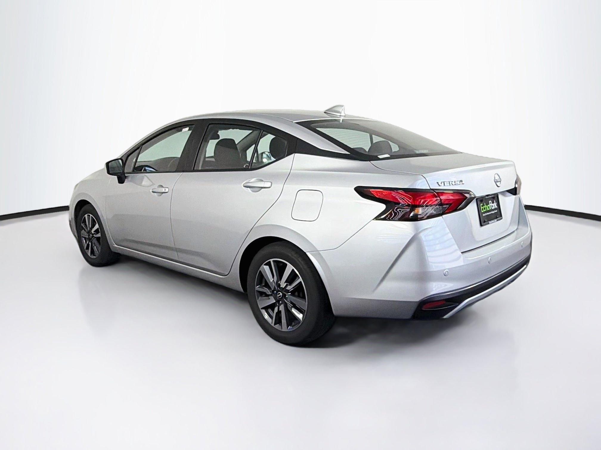 Used 2025 Nissan Versa SV FWD image 5