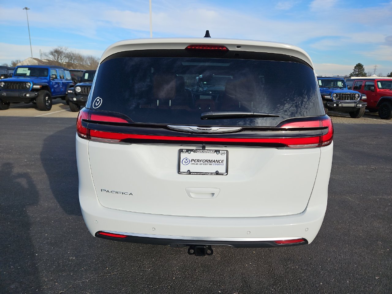 New 2026 Chrysler Pacifica Pinnacle w/ Trailer Tow Group FWD image 6