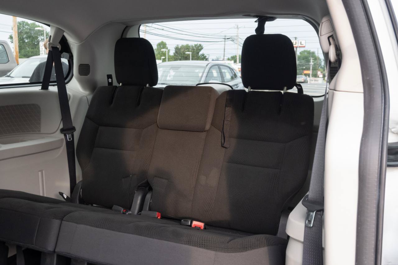 Used 2017 Dodge Grand Caravan SE w/ Power Window Group FWD image 18