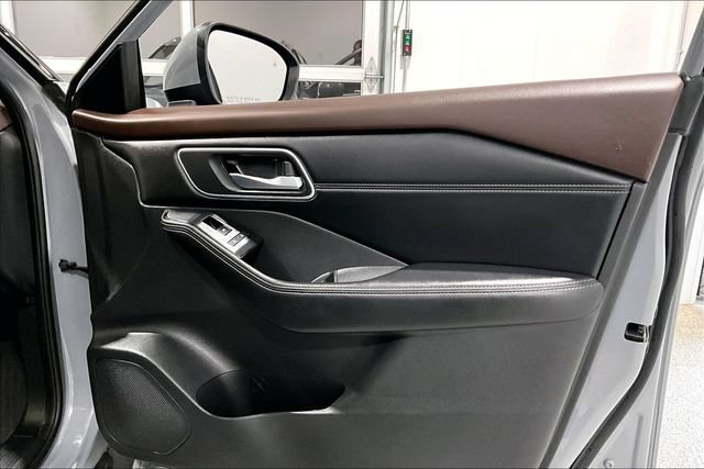 Used 2021 Nissan Rogue SV AWD/4WD image 35