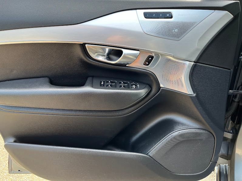 Used 2018 Volvo XC90 T6 Momentum w/ Convenience Package image 6