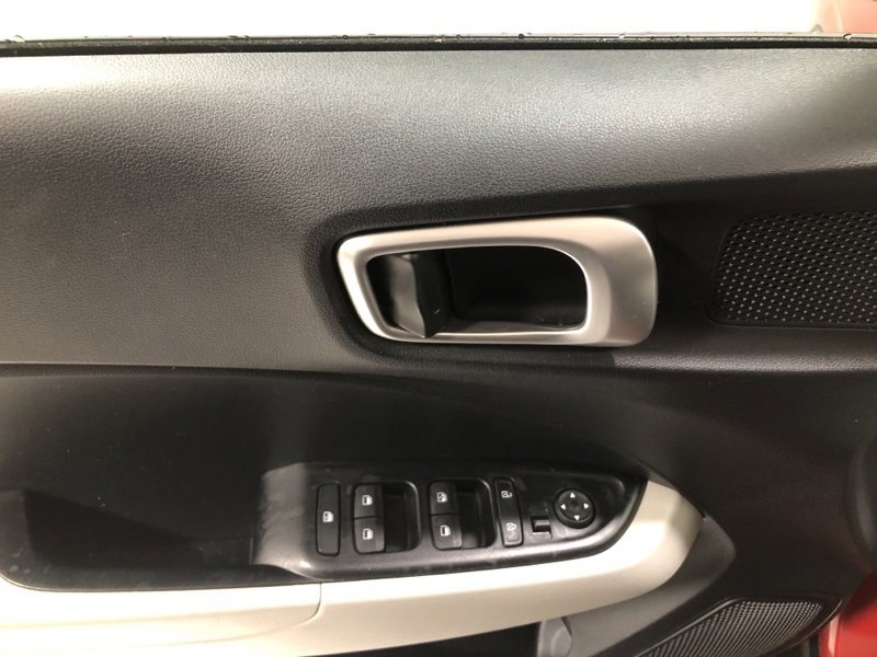 Used 2023 Hyundai Venue SEL image 20