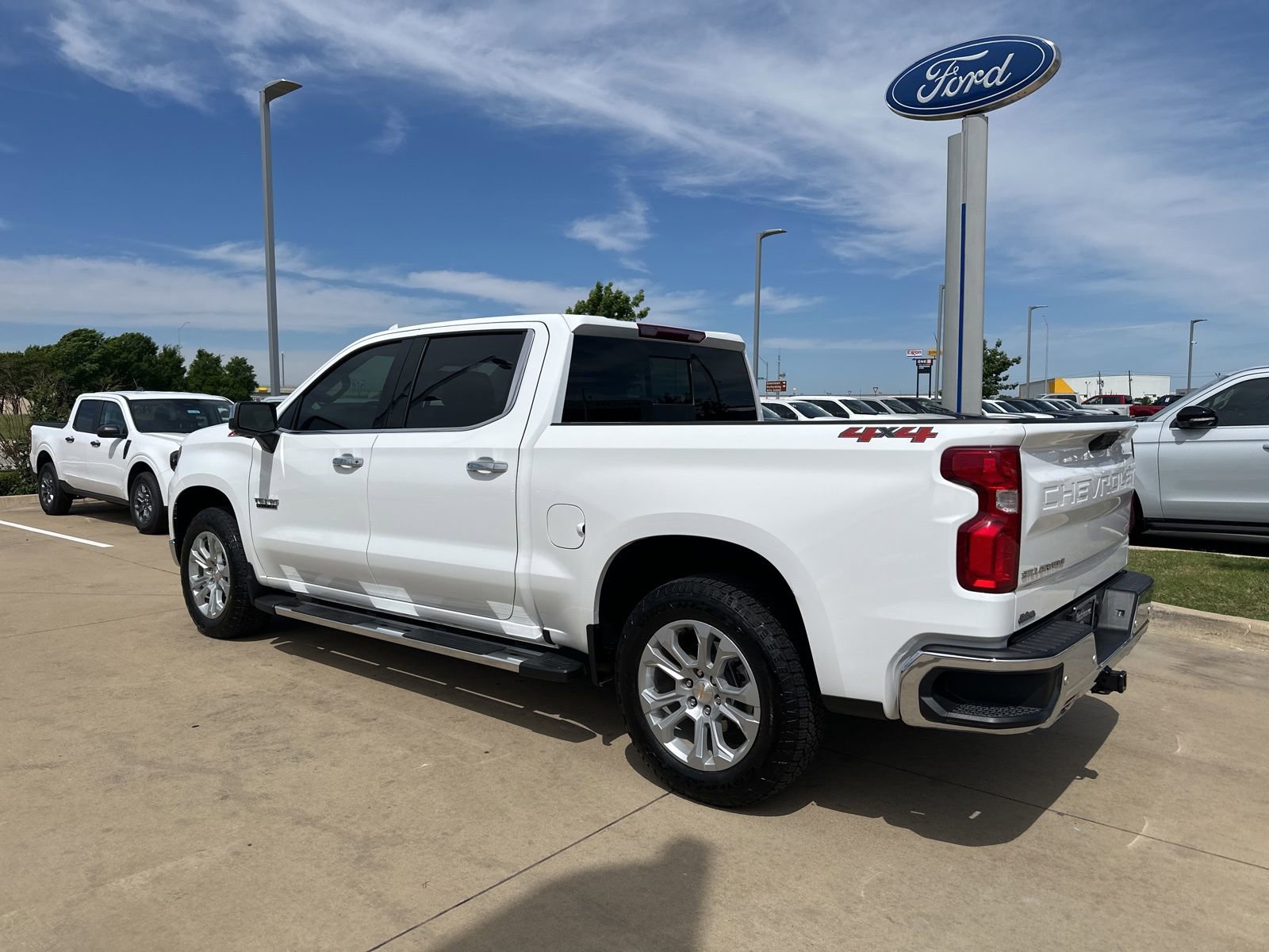 Used 2025 Chevrolet Silverado 1500 LTZ image 3